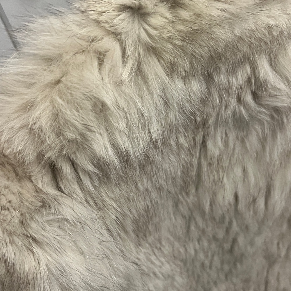 Saga Fox Fur Vest - Picture 6 of 6